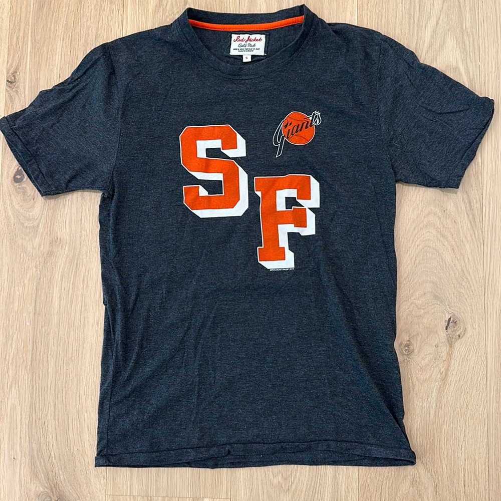 EUC SF giants unisex size S t shirt